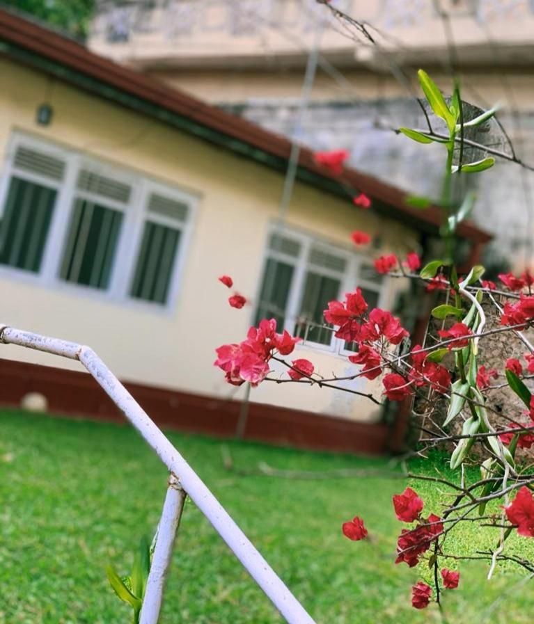 No 06 Veediya Bandara Lane Bahirawakanda Канди Екстериор снимка