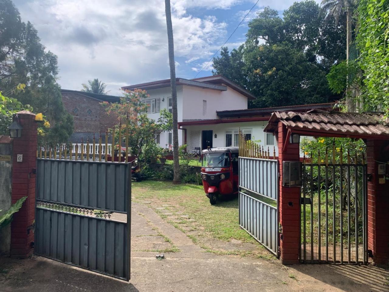 No 06 Veediya Bandara Lane Bahirawakanda Канди Екстериор снимка